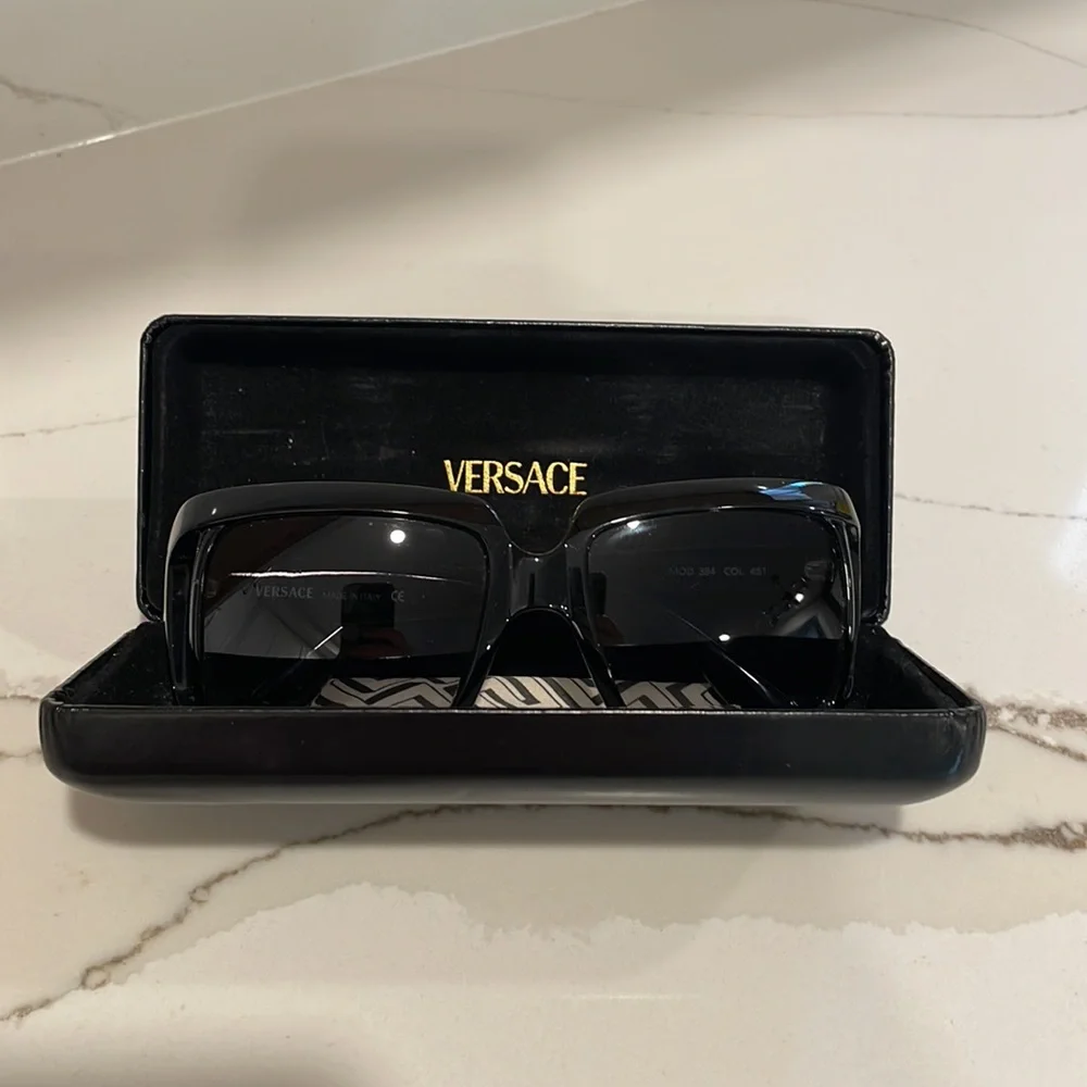VERSACE EUC gloss black, gray lens sunglasses & case, dust wipe. - Picture 4 of 4